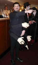 costumes_doucette-morgan.jpg (72757 bytes)