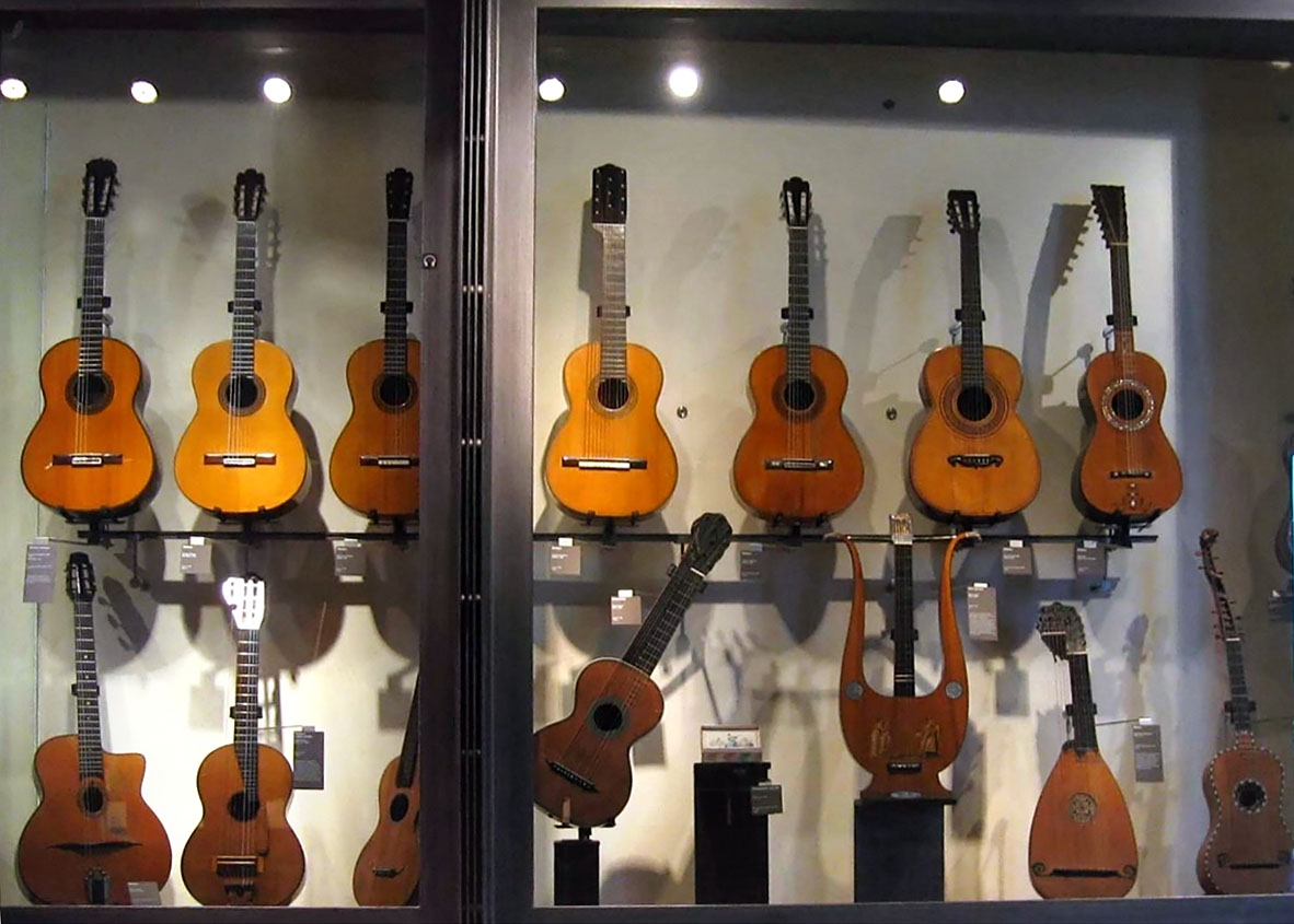 Guitare à douze cordes — Wikipédia